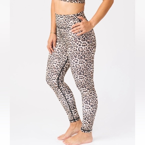 zyia Active Leopard Brilliant Scrunchy What Hi-Rise 7/8 Leggings Size 4 - Picture 2 of 8